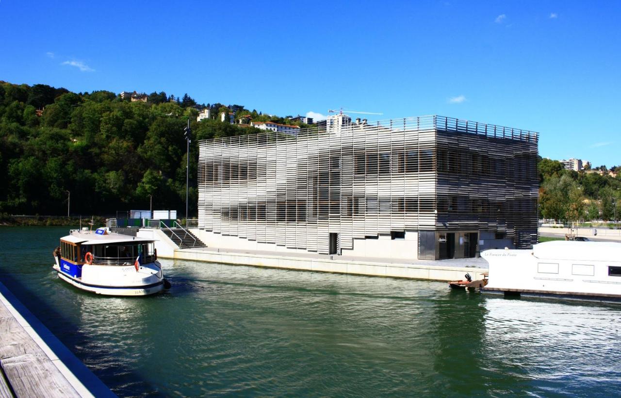 Apartamento Confluence - Superbe pied à terre avec parking privé Lyon Exterior foto